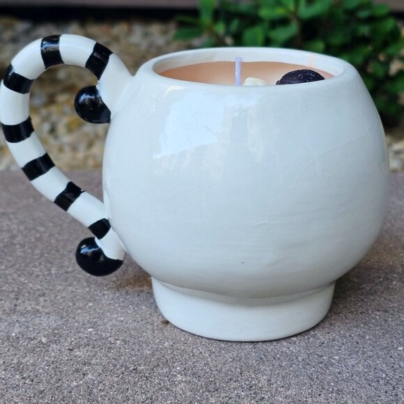 Handmade ✦ Boston Warehouse Skull Mug Candle ✦ Pumpkin Vanilla Coconut Soy Wax - Picture 8 of 8